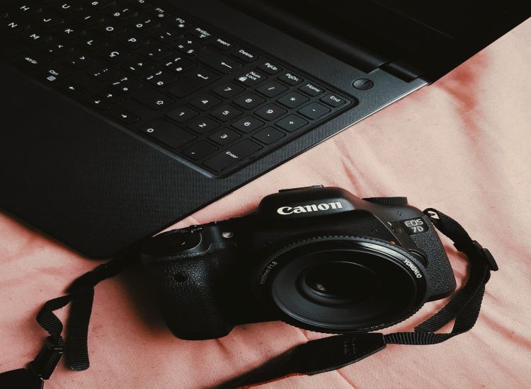 Gaming Laptop MSI GT663 and Digital SLR Lens Canon